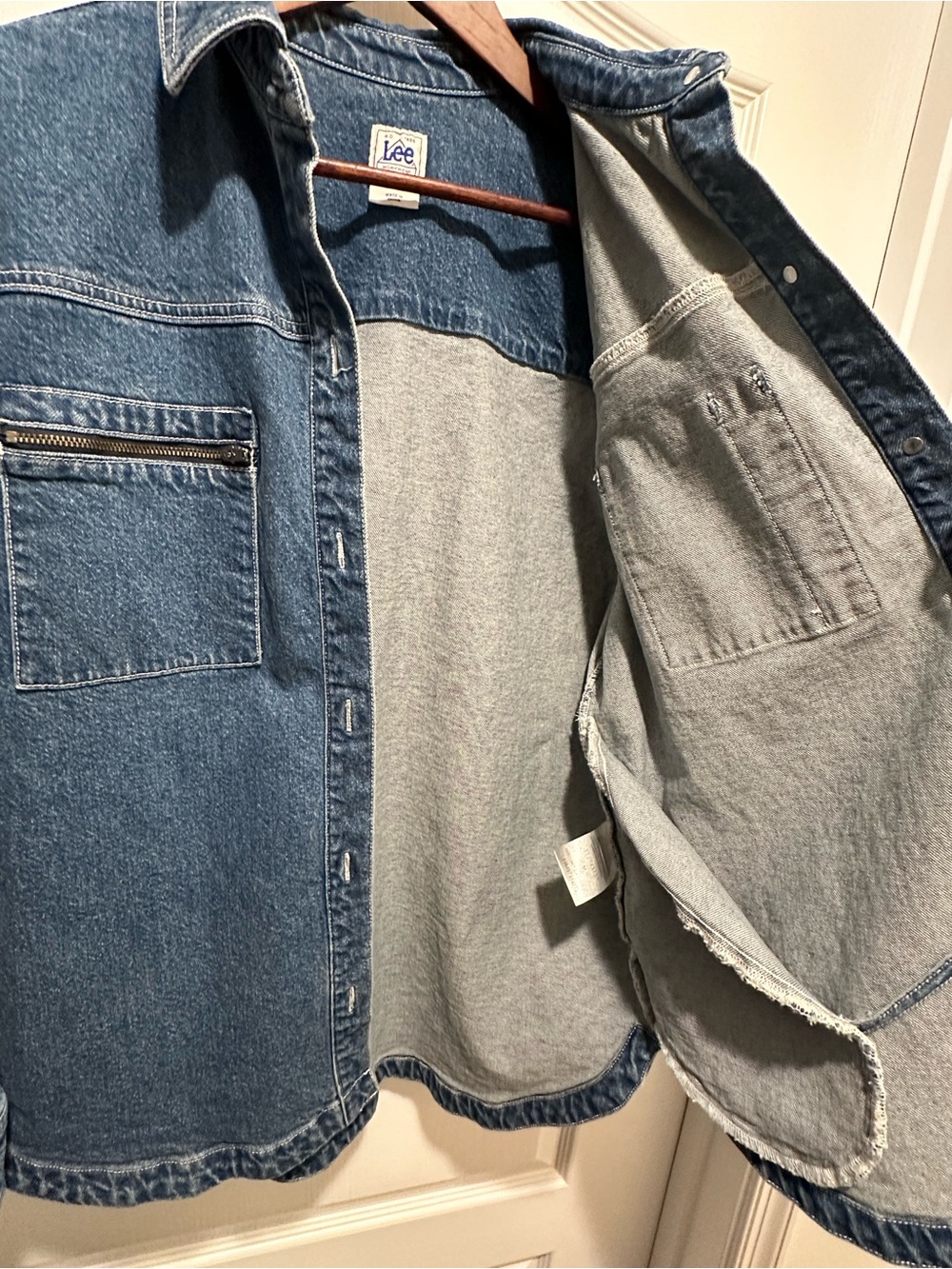 Vintage Women’s Lee Denim Buttoned Shirt Jacket w/ Unique Front Pockets, Size M - Picture 5 of 15